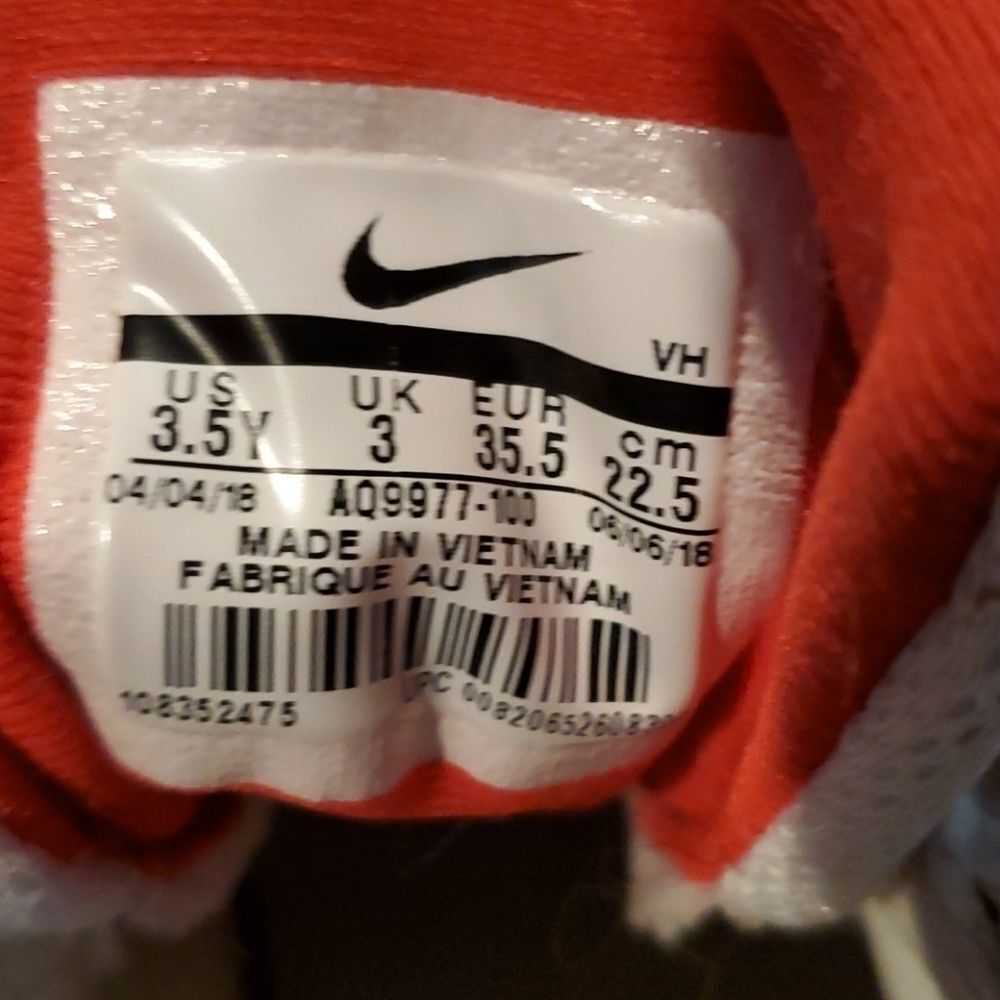 Nike Team Hustle D 8 JDI  Size 3.5Y/22.5 - Picture 6 of 6